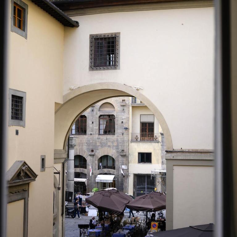 Romantic Ponte Vecchio - One-Bedroom Apartment - 12