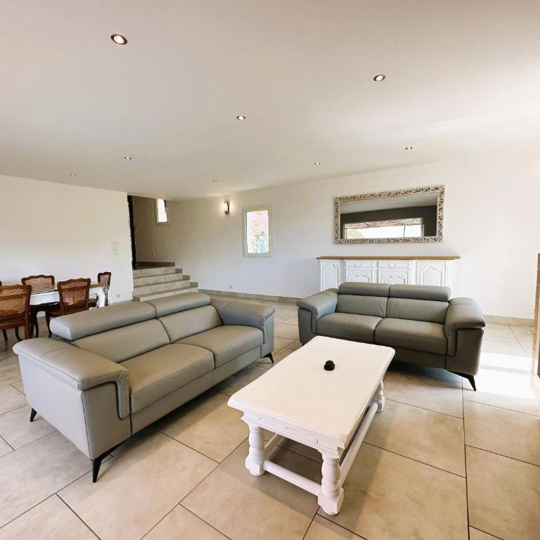 Villa CORAIL privée et climatisée pour 10 personnes avec piscine et superbe vue mer et collines à La Londe-les-Maures - Maison 5 Chambres - 14