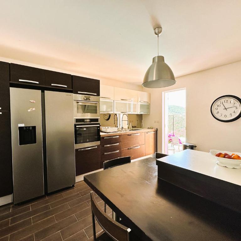 Villa CORAIL privée et climatisée pour 10 personnes avec piscine et superbe vue mer et collines à La Londe-les-Maures - Maison 5 Chambres - 15