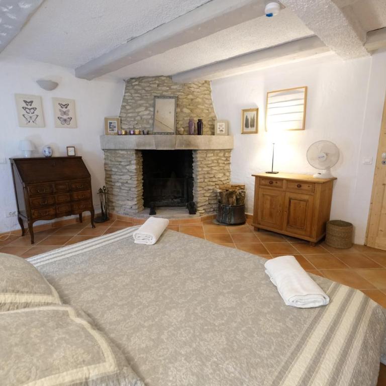 very pleasant provençal mas, typical to the region, with heated pool in saint remy de provence - 9 people - Maison de Vacances 4 Chambres - 37