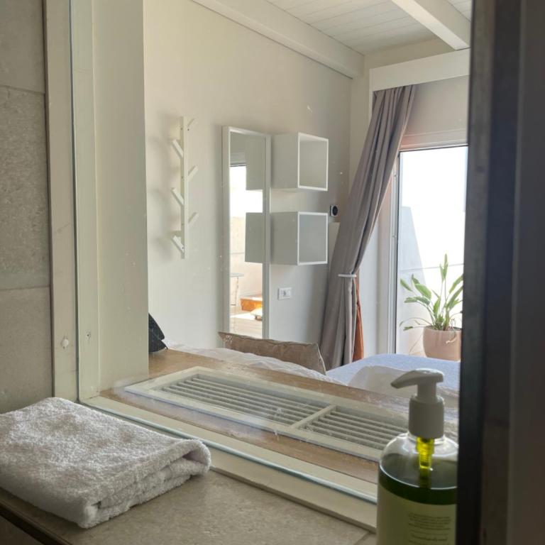 Palazzo Matà Boutique Hotel - Camera Matrimoniale Deluxe con Vista Mare e Vasca Idromassaggio - 7
