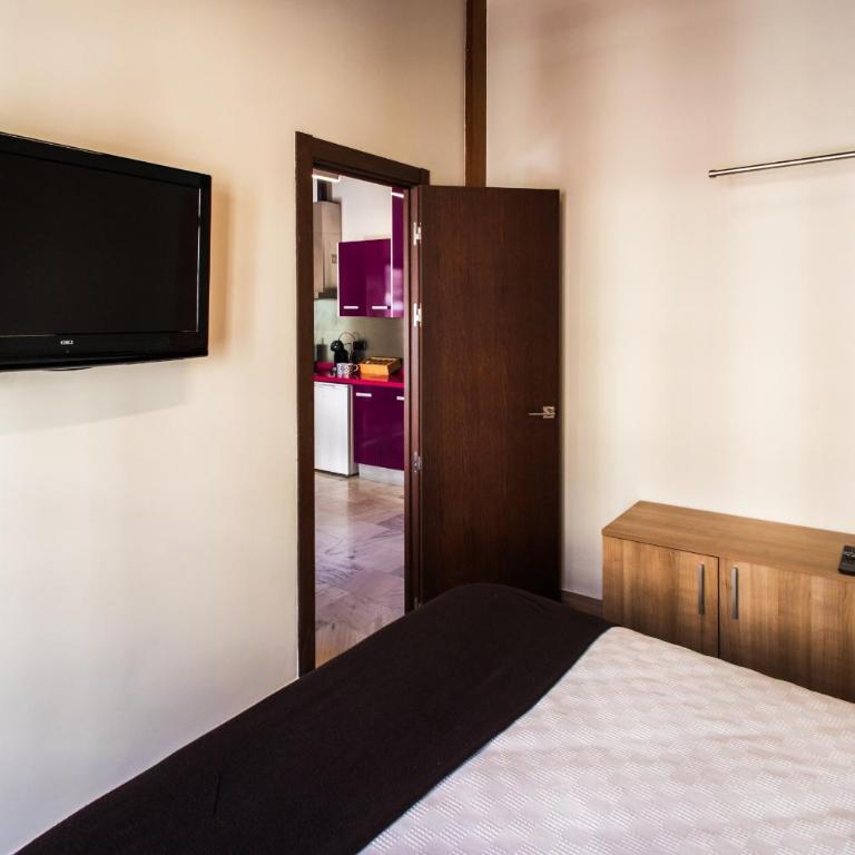 Apartamentos Reyes Católicos by Medina Living - Two-Bedroom Apartment - 9