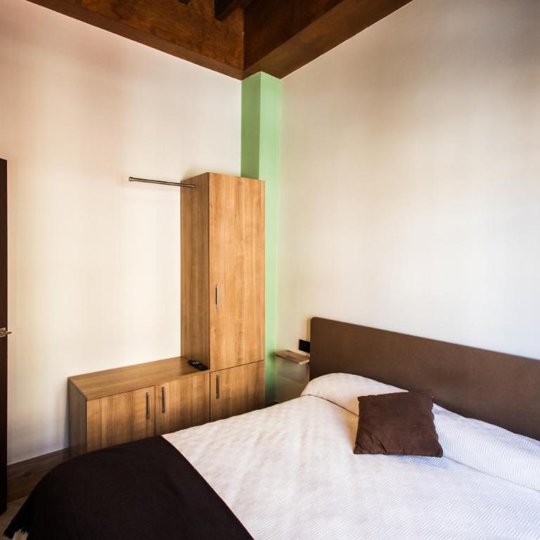 Apartamentos Reyes Católicos by Medina Living - Two-Bedroom Apartment - 10