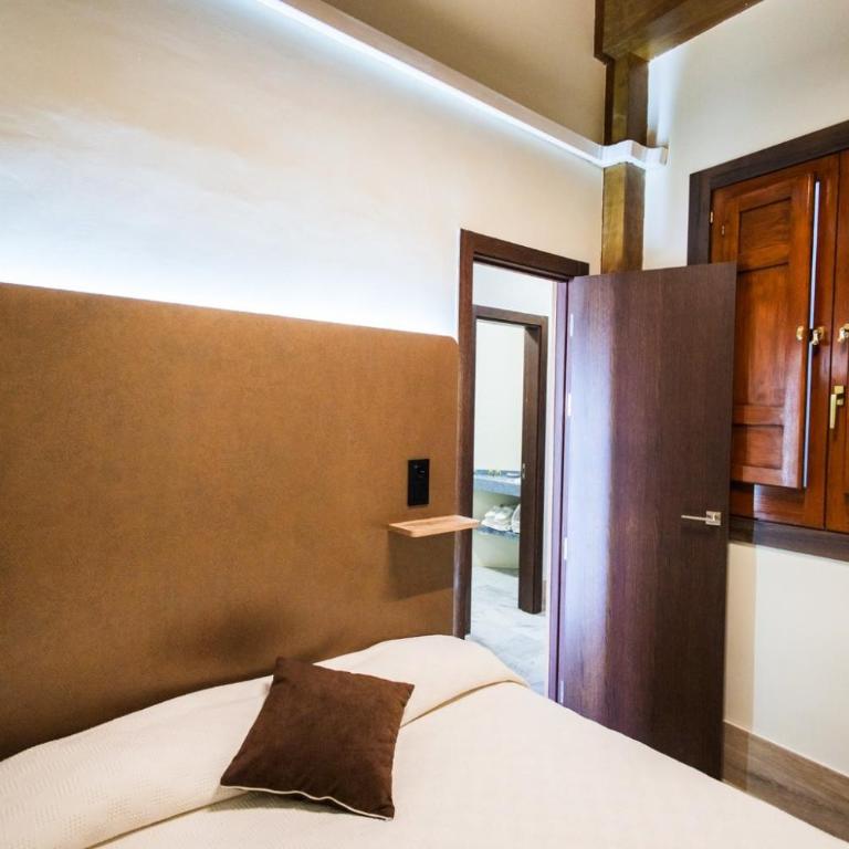 Apartamentos Reyes Católicos by Medina Living - Two-Bedroom Apartment - 13