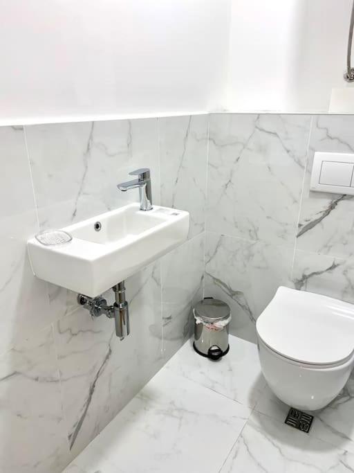 Modern 2BR Apt in Rafailovići - Near the Beach - Apartman sa 2 Spavaće Sobe - 40