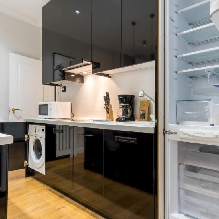 Wide and modern -1 bedroom 15 bathrooms- Malasaña - One-Bedroom Apartment - 18