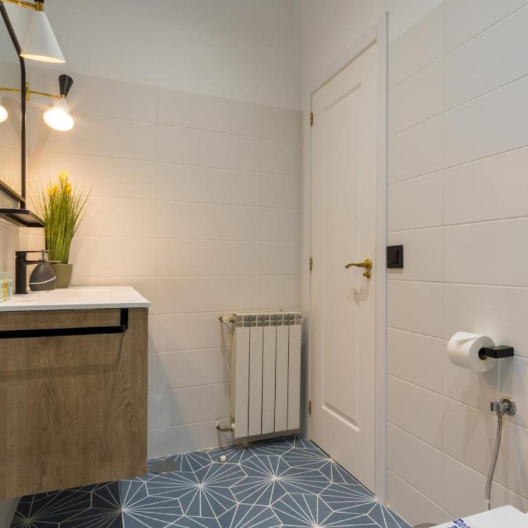 Wide and modern -1 bedroom 15 bathrooms- Malasaña - One-Bedroom Apartment - 29