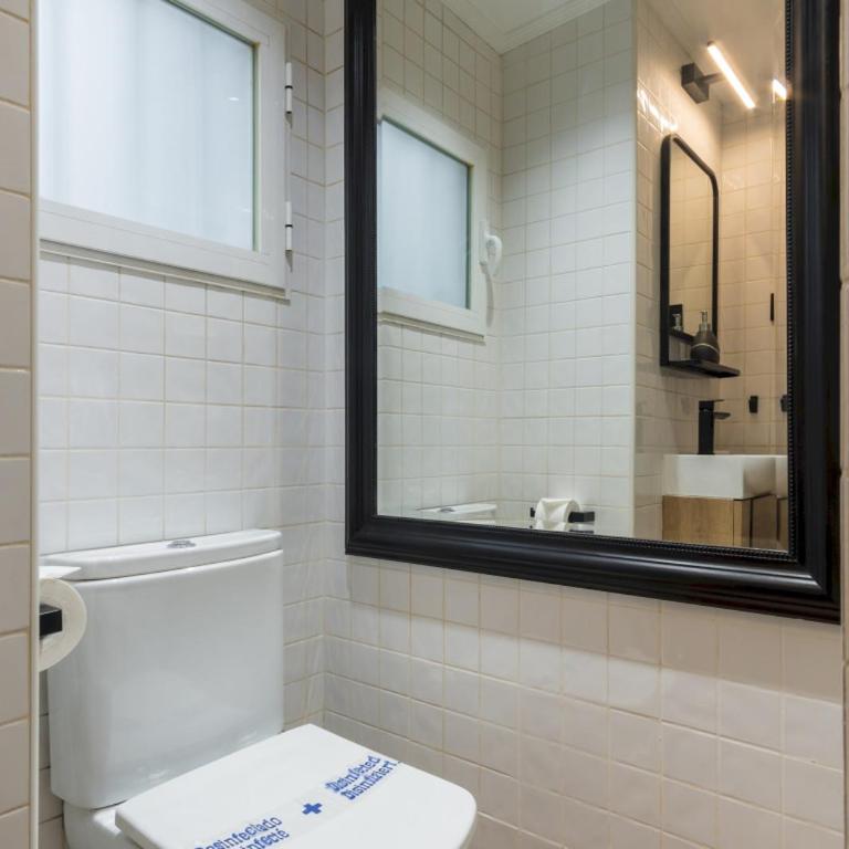 Wide and modern -1 bedroom 15 bathrooms- Malasaña - One-Bedroom Apartment - 32