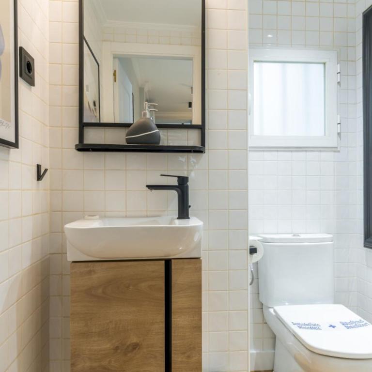 Wide and modern -1 bedroom 15 bathrooms- Malasaña - One-Bedroom Apartment - 31