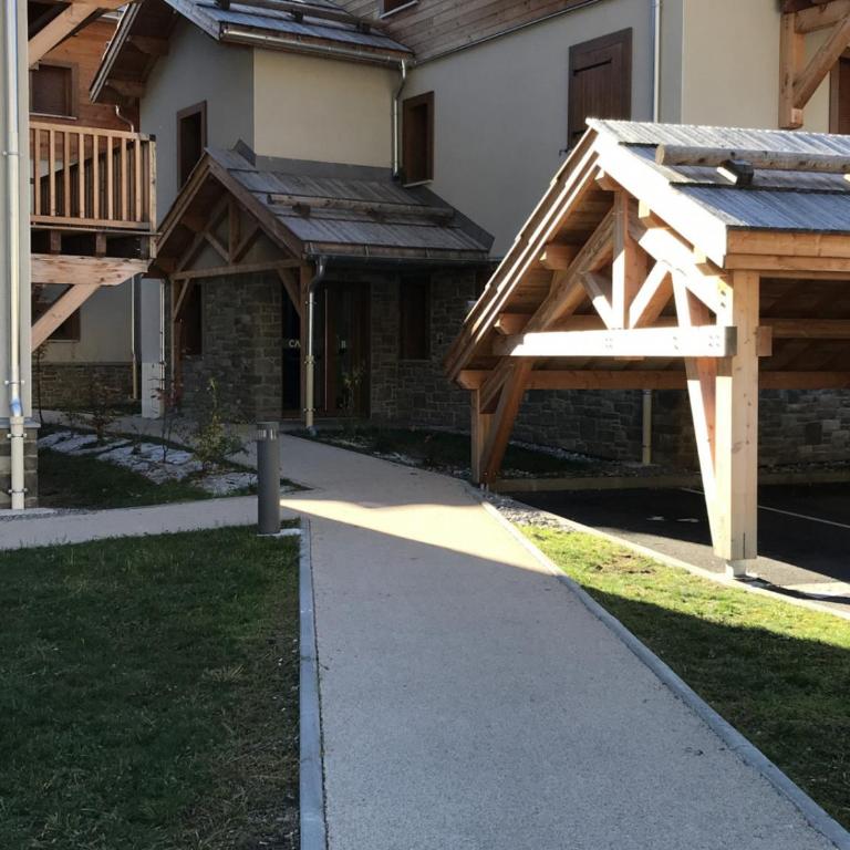 Charmant 3 pièces avec Wi-Fi et parking au Monêtier-les-Bains - FR-1-762-51 - Appartement - 28