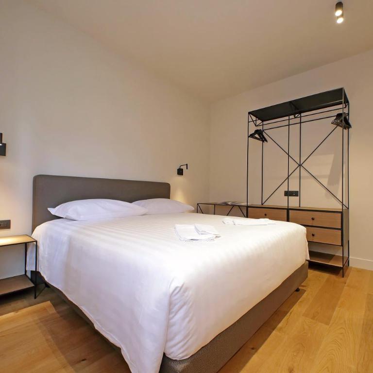 The Place Gallia - New Guesthouse San Giovanni- self check-in - modern bathrooms-near metro A - Camera King Deluxe - 6