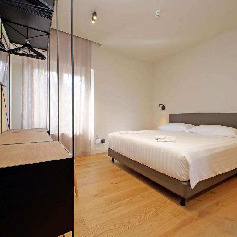 The Place Gallia - New Guesthouse San Giovanni- self check-in - modern bathrooms-near metro A - Camera King Superior - 3