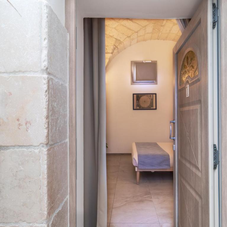 Palazzo San Lazzaro - Jacuzzi Rooms & Suites Lecce Selection - Camera Matrimoniale Standard - 16