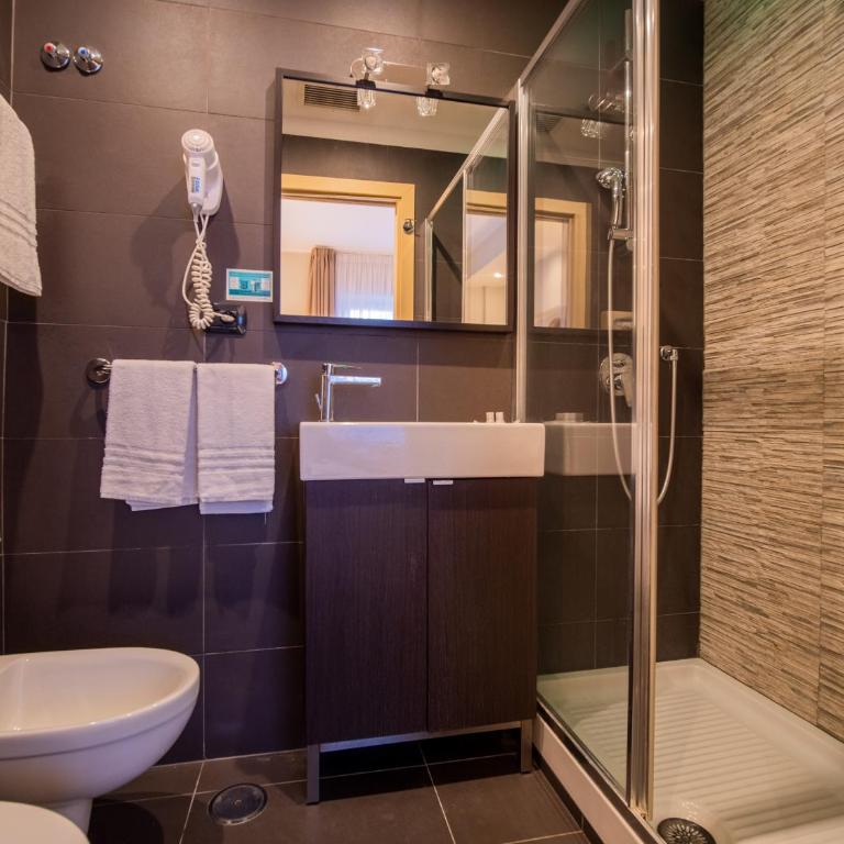 Hotel Central Wellness - Camera Standard Matrimoniale/Doppia con Letti Singoli - 5