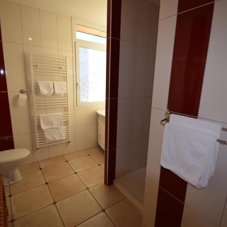 Hotel Les Chenets - Chambre Lits Jumeaux avec Balcon - 8
