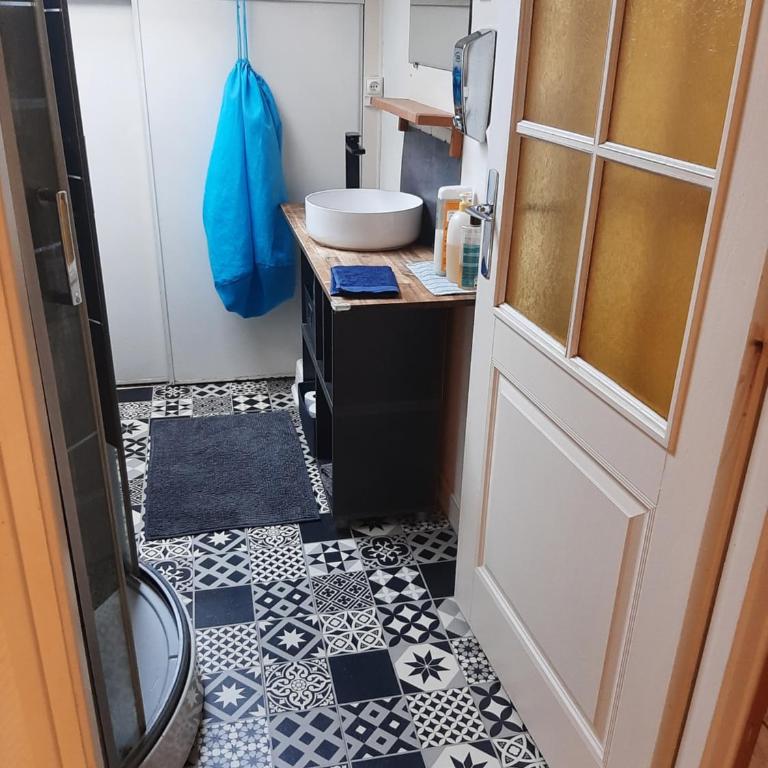 Duplex14h 1er étage jardinet 1 parking ou studio14B rdc terrasse sans parking - Appartement 1 Chambre - 24