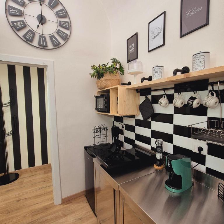 Zebra a Pua' Boutique Apartment - Two-Bedroom House - 32