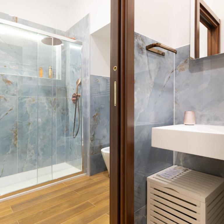 Vatican Design Suites - Camera Matrimoniale Deluxe - 4