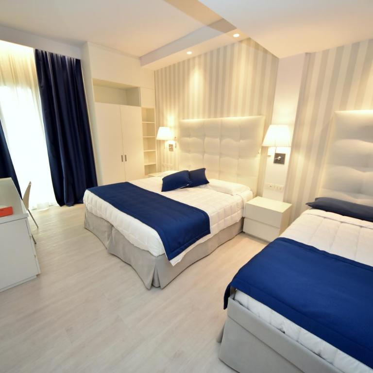 Hotel Fedora Riccione - FRONTE MARE - Standard Triple Room - 4