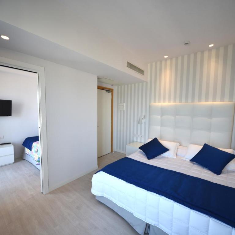 Hotel Fedora Riccione - FRONTE MARE - Sea Front Family Room - 8