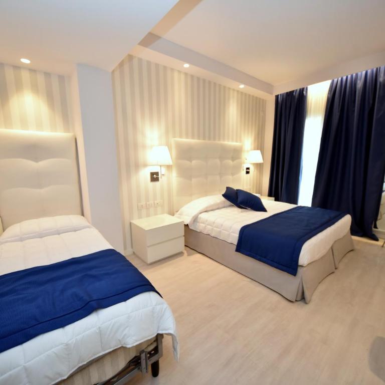 Hotel Fedora Riccione - FRONTE MARE - Superior Triple Room - 2