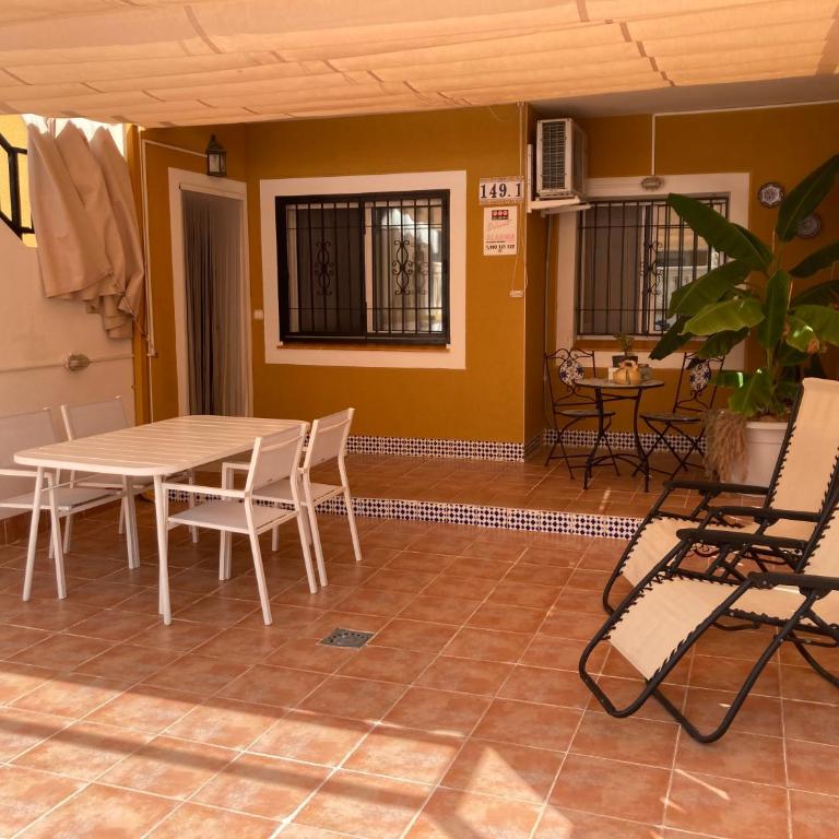 5 min walk to the beach Spacious terrace - Apartment mit 2 Schlafzimmern - 20