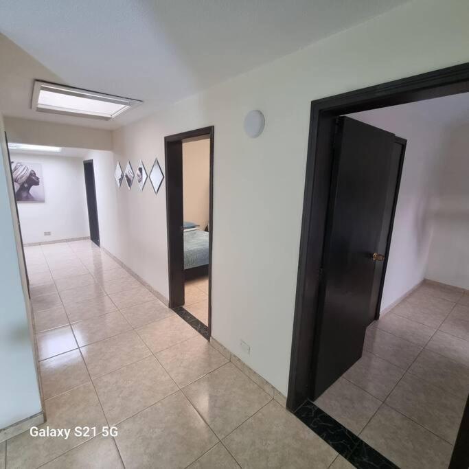 House familie and groups 5 min from the airport - Casa de 6 dormitorios - 26