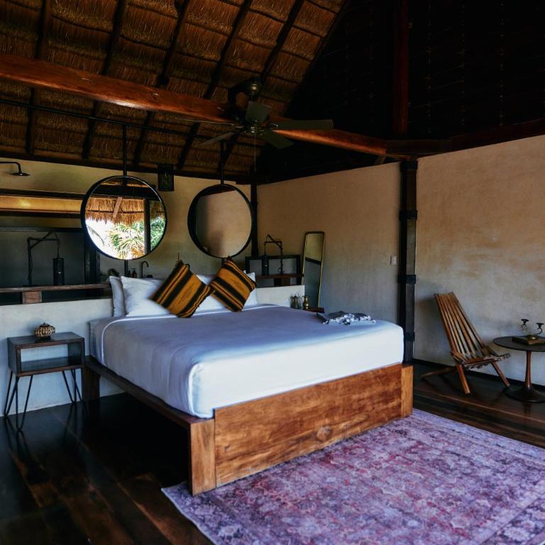 Libelula Tulum Beachfront Hotel - Habitación con cama extragrande y vistas al mar - 1