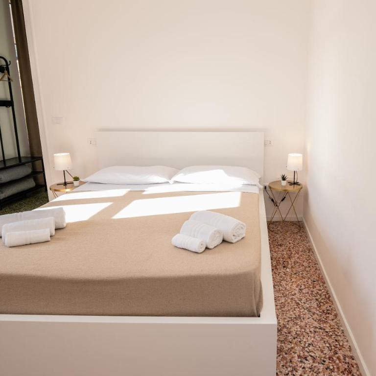 Valguarnera Studio Apartments - Deluxe Apartment - 12