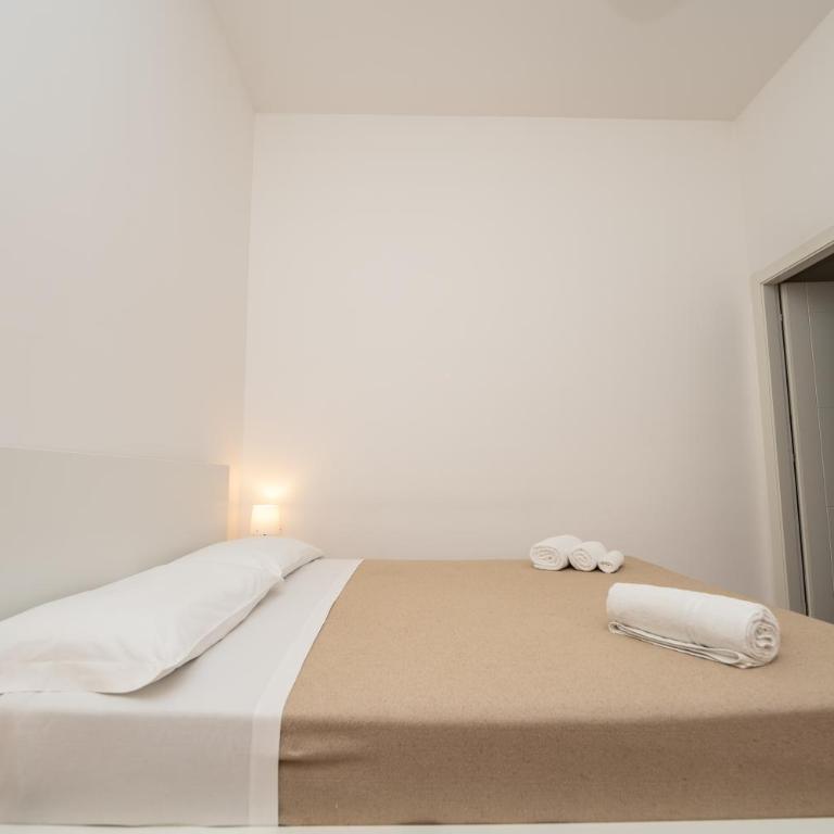 Valguarnera Studio Apartments - Deluxe Apartment - 32