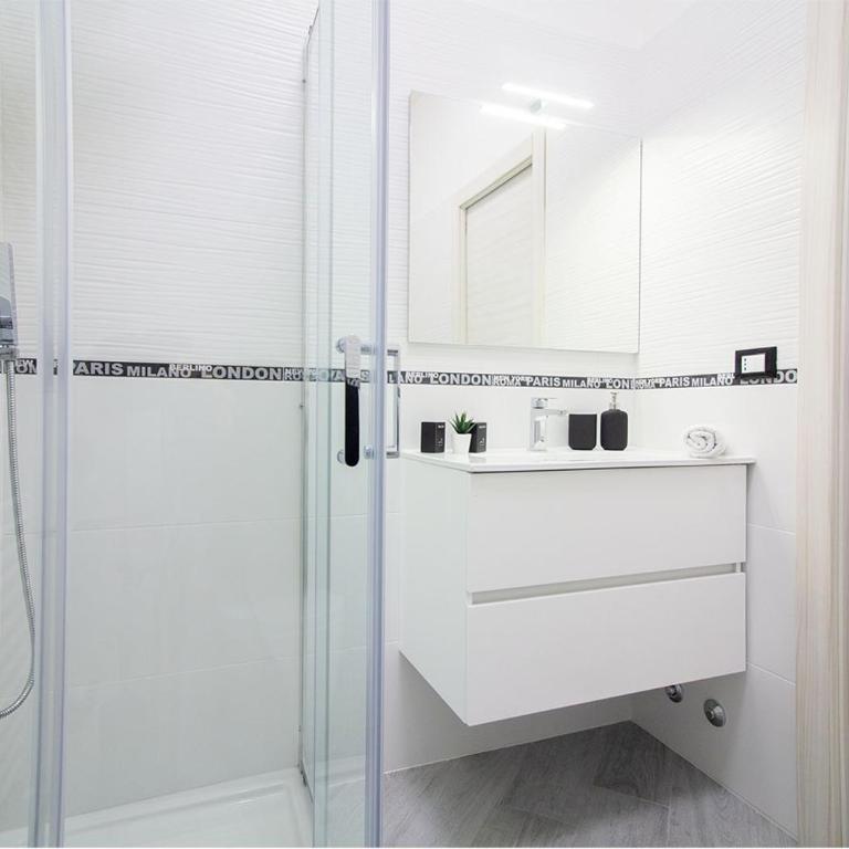 Athena Rooms - Parcheggio privato - Camera Matrimoniale Deluxe con Balcone - 20