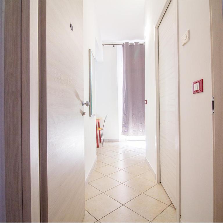 Athena Rooms - Parcheggio privato - Camera Matrimoniale Deluxe con Balcone - 13