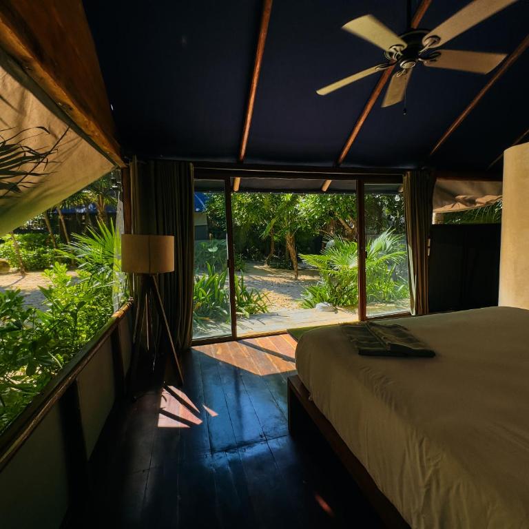 Libelula Tulum Beachfront Hotel - Bungalow Deluxe con vistas al jardín - 5
