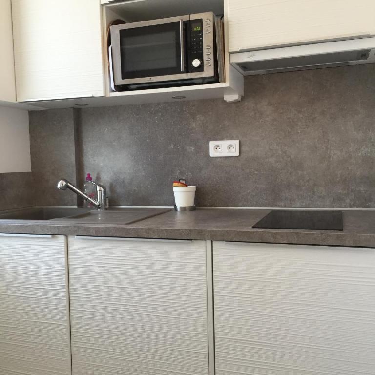 Amazing View Port Golfe-Juan and Garage - Studio - Vue sur Mer - 19
