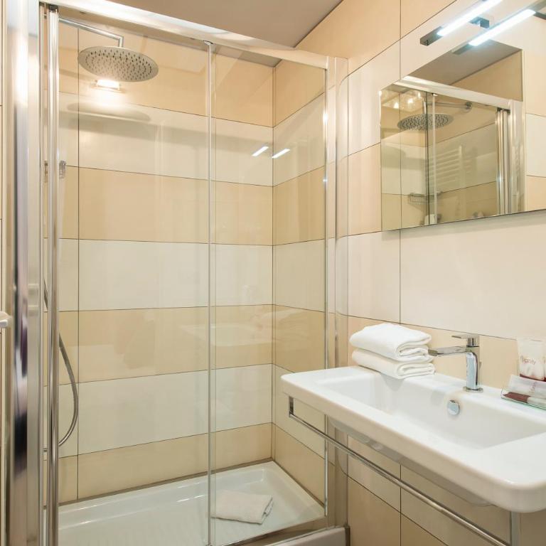 Arenula Suites - Camera Matrimoniale Standard - 5