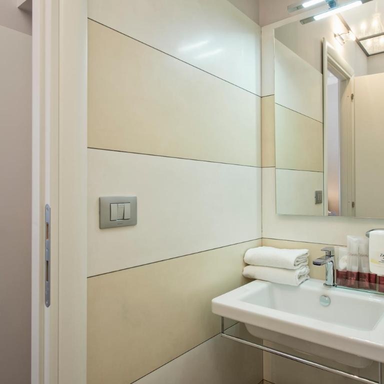 Arenula Suites - Camera Matrimoniale Standard - 4