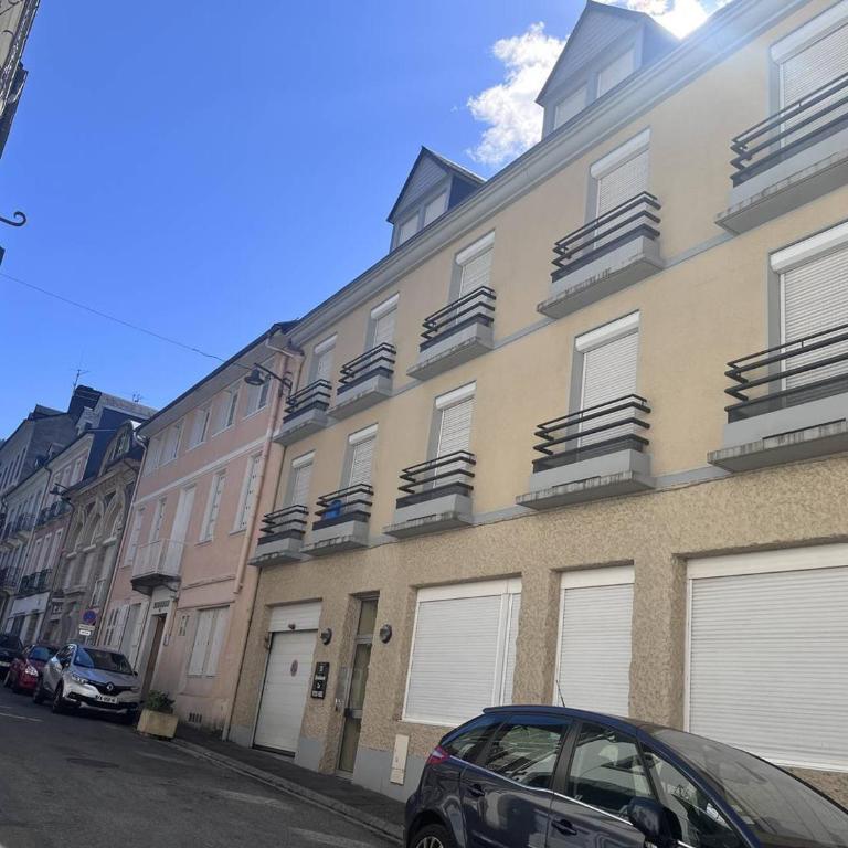 Appartement famille à Cauterets avec balcon, casier à ski, idéal pour 4 personnes - FR-1-812-36 - Appartement - 8