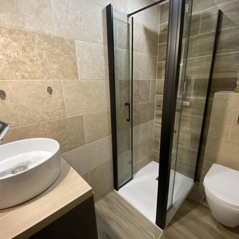 Appartement rénové avec terrasse et parking à Cauterets - FR-1-812-71 - Appartamento - 4