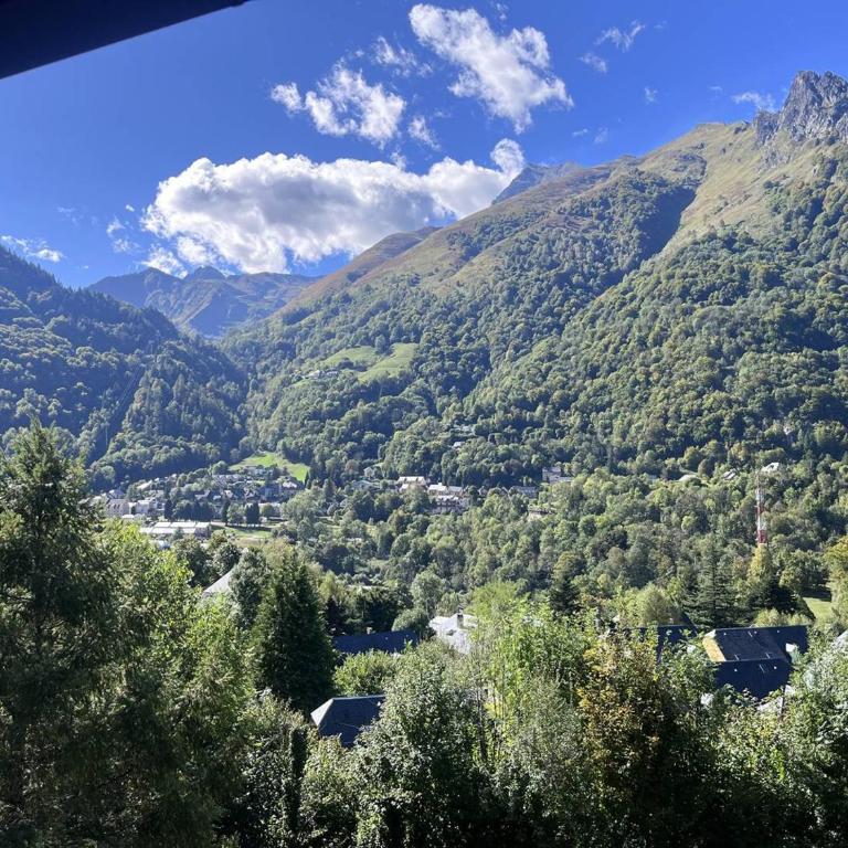 Appartement pour 5 personnes avec vue sur montagnes et village, à Cauterets, proche télécabines - FR-1-812-63 - Appartement - 3