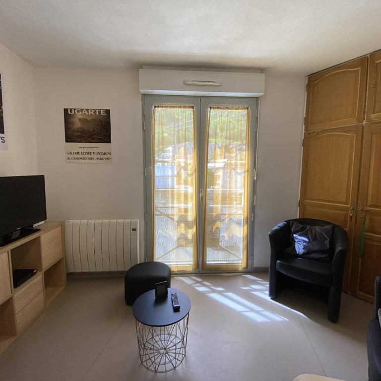 Appartement cosy Cauterets, télécabine, parking, Wi-Fi, 4 pers - FR-1-812-79 - Apartment - 1