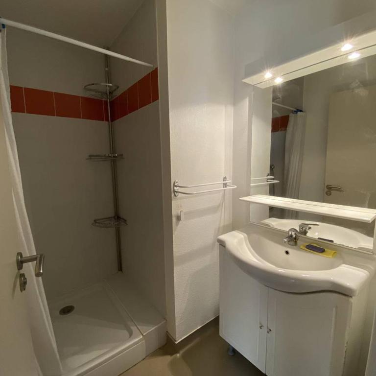 Appartement cosy Cauterets, télécabine, parking, Wi-Fi, 4 pers - FR-1-812-79 - Apartment - 5