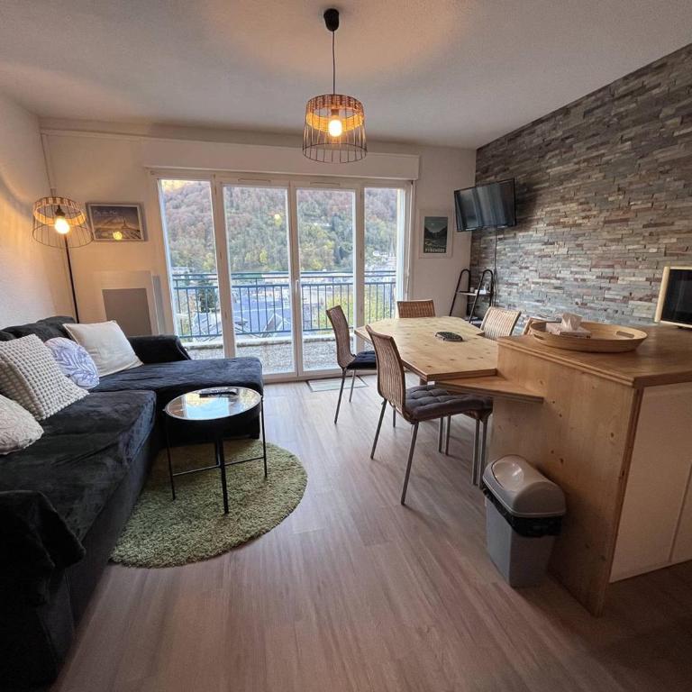 Appartement avec terrasse et parking, 2 chambres, au cœur des montagnes - FR-1-812-90 - Apartment - 1