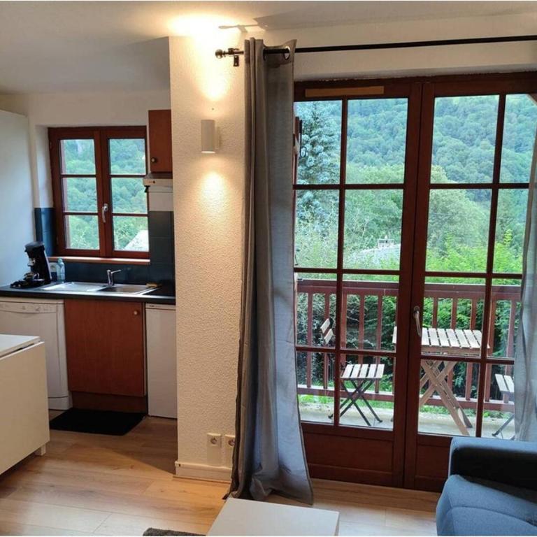 Studio à Cauterets avec piscine et animaux admis - FR-1-812-94 - Appartement - 1