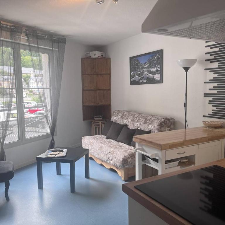 Appartement cosy avec chambre et alcove, proche des commodités - FR-1-812-80 - Apartment - 1