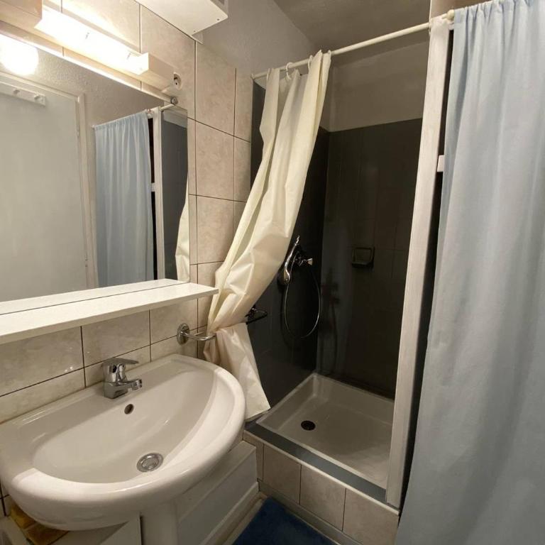 Studio central avec balcon et parking à Cauterets - FR-1-812-117 - Appartamento - 3