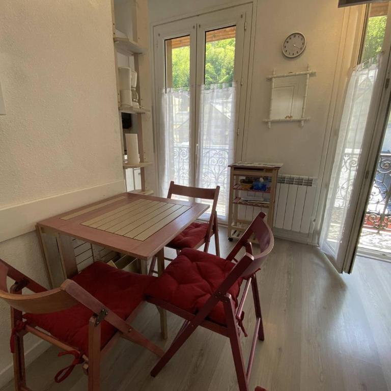 Studio central avec balcon et parking à Cauterets - FR-1-812-117 - Appartamento - 4