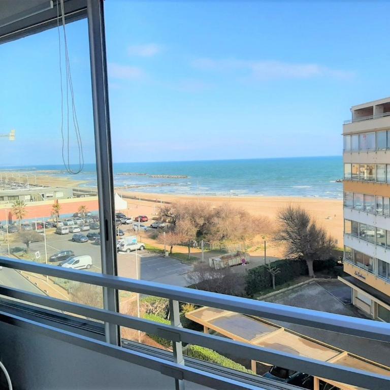 Valras-Plage: Appartement rénové 1 chambre, clim, WiFi, parking, à 50m de la plage - FR-1-781-59 - Apartment - 2