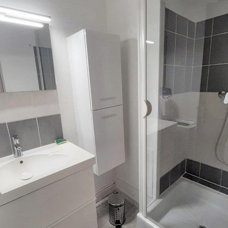 Valras-Plage: Appartement rénové 1 chambre, clim, WiFi, parking, à 50m de la plage - FR-1-781-59 - Apartment - 4