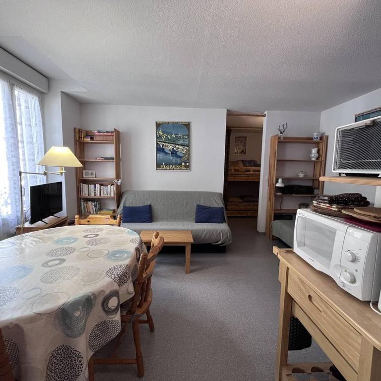 Appartement lumineux avec balcon au centre de Cauterets - FR-1-812-121 - Apartment - 2