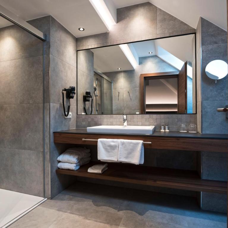 Hotel Garni Astoria - Comfort Doppelzimmer - Dachgeschoss - 2